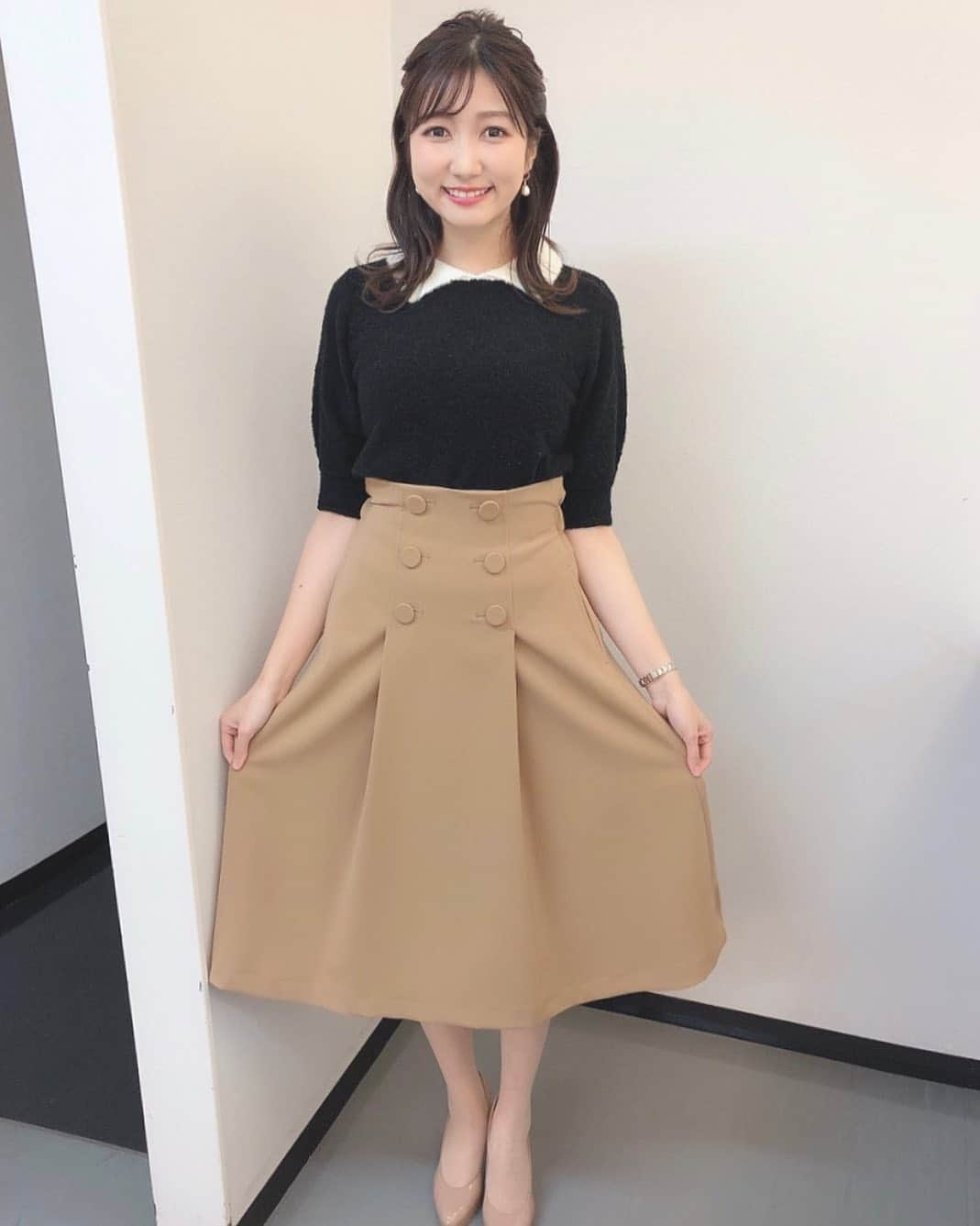 山﨑加奈さんのインスタグラム写真 - (山﨑加奈Instagram)「・ 今日のみなスポは私服でした🌟  👚: PROPORTION BODY DRESSING 👗: The Virgnia 👠: DIANA  トップスはニット生地です🧶 朝はブーツで出社したけど本番は9cmヒールで🙆🏻‍♀️ 衣装写真も少しづつ載せてこかな☺️ ・ #静岡 #静岡放送 #アナウンサー #みなスポ #キャスター #私服コーデ  #女子アナコーデ  #山﨑加奈 #proportionbodydressing  #thevirgnia  #diana」11月14日 18時35分 - kana_yamazaki_sbs