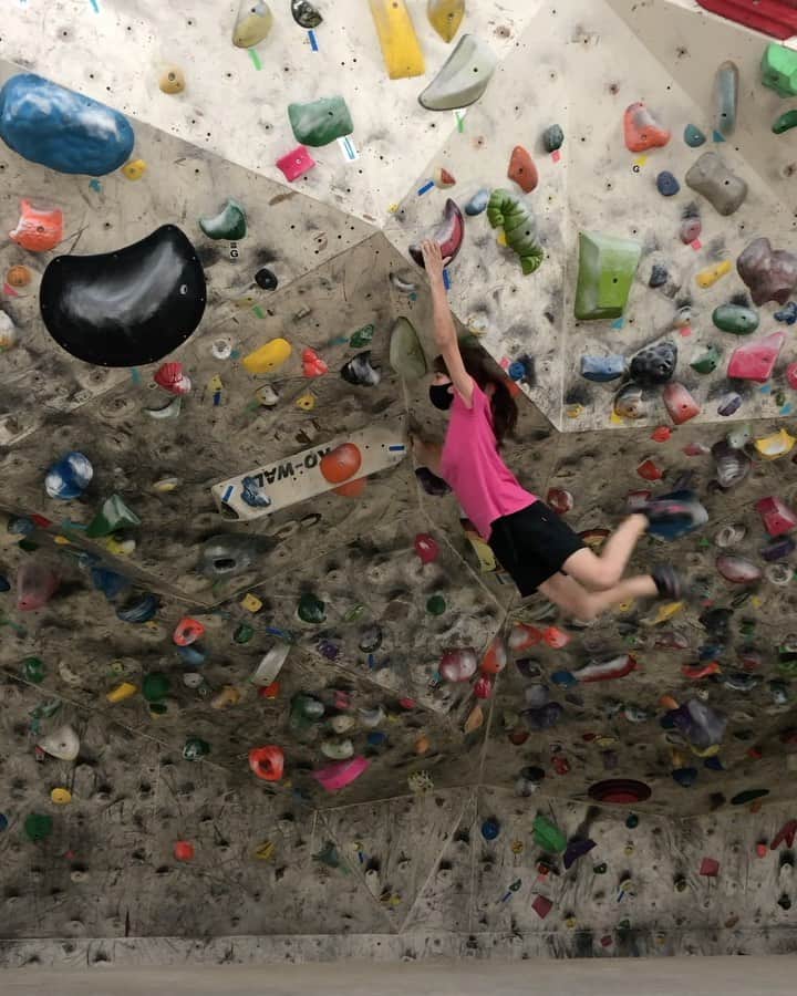 田嶋あいかのインスタグラム：「ko-wall🧗‍♀️  ジャパンツアーは…走る系コーディネーションで足がガクブルになり、その後のスラブで全く足に力が入らないという小鹿っぷりを発揮してしまいました…笑 反省してまたトレーニング頑張ります😩」