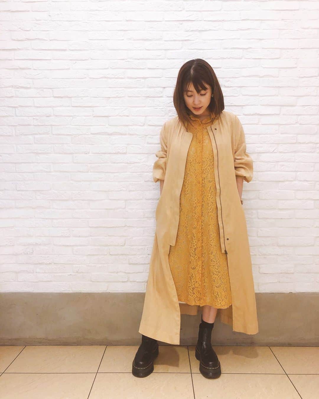 山本紗也加のインスタグラム：「_ yellowが全面な日。 マーチンのステッチもyellow👍 _ #私服#タグ付けしました #yellow#からし色#ともいうのかな」