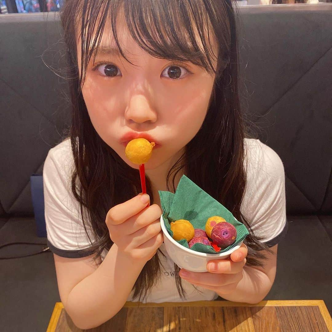 出口結菜さんのインスタグラム写真 - (出口結菜Instagram)「《🐙#梅田　#永福酒吧 》﻿ ﻿ 🍠 地瓜球mini（¥380）﻿ ﻿ ﻿ 前回の投稿の続き！！！﻿ ﻿ ﻿ ﻿ ここのお店早速行ってくださった方が結構いて嬉しい😆💗﻿ ﻿ この前入り切らなかったデザート🤩🤩﻿ ﻿ ﻿ 台湾夜市の食べ歩きで有名みたいで、揚げ菓子！﻿ ﻿ ﻿ ﻿ ﻿ 外の皮は結構カリカリやねんけど、中はモチサク！！﻿ ﻿ 結構水分持っていかれるけど、お芋の味がしっかりしていて甘い！！😆✨﻿ ﻿ サイズが選べたから、お腹の空き具合で選べるし、﻿ ﻿ ﻿ \食べ歩きできるサイズでうちもいつか﻿ 台湾の夜市でこれ持って食べ歩きしたい！！！🥺/﻿ ﻿ ﻿ 　　﻿ ﻿ ﻿ ___________________________________________﻿ ﻿ ❤️ 大阪府大阪市北区大深町1-1 LINKS UMEDA 1F﻿ 💗大阪駅から🚶‍♀️5〜10分ぐらい﻿ 💛11時〜23時﻿ 💚無休﻿ ___________________________________________﻿ ﻿ #大阪 #大阪グルメ #台湾料理 #台湾グルメ #🇹🇼 #地瓜球 #🍠  #台湾 #台湾夜市 #グルメ #大阪カフェ #梅田グルメ #梅田カフェ #カフェ #cafe #さつまいも #さつまいもスイーツ #甘いもの #甘党 #デザート #スイーツ #sweet  #instagram #instafood #food #foodstagram #食べ物  #ラビグルメ」11月14日 18時52分 - yui_laby0622