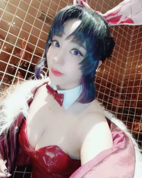 千尋のインスタグラム：「もしもし///大丈夫ですか？  小忍兔女郎造型💓💓💓 今晚21:00浪LIVE 直播喔❤️❤️❤️ ID 5007543 來一起聽Lisa的炎吧💓  劇場版好感人呀  會有今日限定得兔兔胡蝶忍造型拍立得❤️ 蝦皮💓 https://reurl.cc/d5g7pD  #鬼滅之刃 #鬼滅の刃 #胡蝶しのぶ #kochoushinobu #kochoushinobucosplay #cosplaygirl #KimetsunoYaiba #kimetsunoyaibacosplay #DemonSlayer #demonslayercosplay」