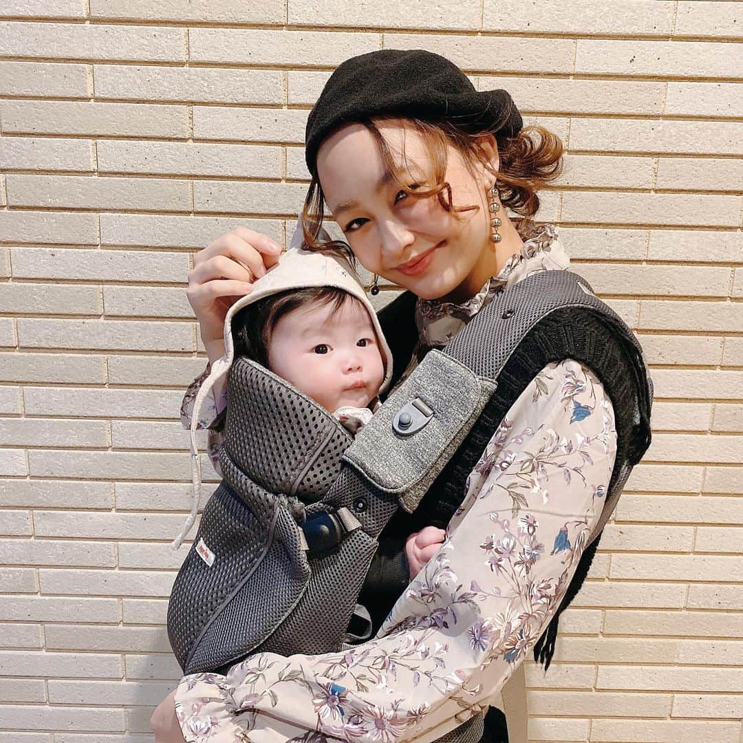 のインスタグラム：「﻿ ﻿ ﻿ ﻿ ﻿ ﻿ ﻿ 🐨 aprica コアラ ウルトラメッシュ﻿ ﻿ ﻿ ﻿ めちゃくちゃ使いやすいから﻿ おすすめです❤﻿ ﻿ 身体が硬い私はめちゃくちゃ愛用してます!!!﻿ ﻿ ﻿ 私がポイントとしたのは👇🏻﻿ ︎︎︎︎☑︎ペタル構造でサッと着けられる﻿ ︎︎︎︎☑︎Wトライアングル設計で肩・腰らくらく﻿ ︎︎︎︎☑︎アップリカだけのママうで抱っこで、新生児期も安心﻿ ︎︎︎︎☑︎ウルトラメッシュ採用で通気性抜群﻿ ﻿ ﻿ 家の近所だったり﻿ ベビーカーで行けない所で沢山活用中👶🏻♡﻿ ﻿ 詳しくはこちらから💁🏼‍♀️﻿ 💻 https://www.aprica.jp/products/sling/koala/﻿ ﻿ ﻿ ﻿ #抱っこはもっと楽しくなる #アップリカ #アップリカコアラ #コアラ #抱っこ紐 #抱っこひも #PR #赤ちゃん #女の子ベビー #女の子ママ  #新生児 #5ヶ月 #5ヶ月ベビー #5months #ベビフル﻿」