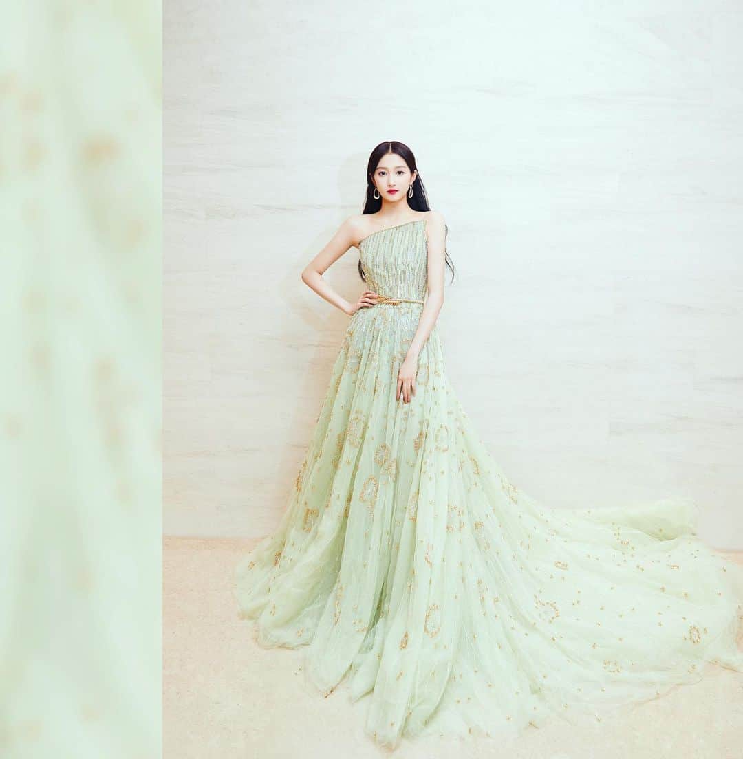 クアン・シャオトン（Guan Xiaotong）のインスタグラム：「💚」