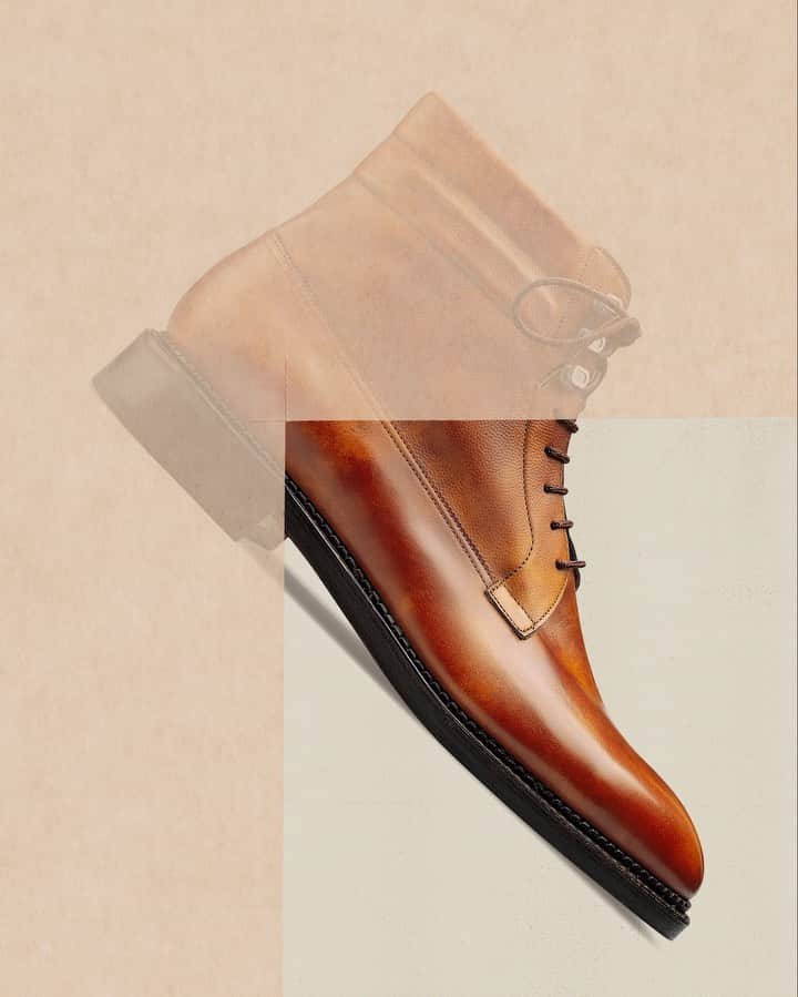 ジョンロブのインスタグラム：「True value lies in footwear that lasts a lifetime. The Alder is part of our versatile boot range, acting as timeless companions to life’s journey, absorbing its markings along the way. . #johnlobb @martincole.de」