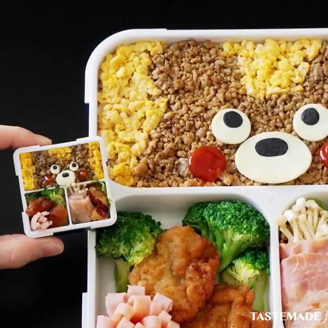 のインスタグラム：「【比較ミニチュア🐻】くまちゃんそぼろ弁当⁠ ⁠ みんなおまたせ☺️⁠ ⁠ちびめしのお時間です♪⁠  今日はミニそぼろお弁当を作ってみたよ🍳⁠ ⁠ 実物大との比較シーンにも注目です👀⁠ ⁠ ■材料⁠ ご飯 適量⁠ 《卵そぼろ》⁠ 卵 3個⁠ 砂糖 2g⁠ みりん 1g⁠ 醤油 0.2g⁠ 《肉そぼろ》⁠ ひき肉 5g⁠ 醤油 1g⁠ 酒 2g⁠ みりん 2g⁠ 砂糖 2g⁠ 生姜 適量⁠ さつまいも 1/2個⁠ 《タレ》⁠ 砂糖 5g⁠ 醤油 1g⁠ 水 2g⁠ 唐揚げ 2個⁠ ハム 1枚⁠ えのきベーコン巻き 1個⁠ レタス 適量⁠ ⁠ ■手順⁠ 【事前準備】⁠ ・卵そぼろと肉そぼろを作っておく。⁠ ・スライスチーズを切って目を描く。⁠ ⁠ 1. ご飯をお弁当箱に詰める。⁠ 2. 卵そぼろ、肉そぼろをご飯の上にクマ型になるよう乗せる。⁠ 3. さつまいもを適当な大きさに切る。⁠ 4. 軽く揚げ、《タレ》で味付けをする。⁠ 5. お弁当箱に大学芋、ブロッコリー、唐揚げ、ハム、えのきベーコン巻きを詰める。⁠ 6. スライスチーズの目、鼻を置き、ケチャップでほっぺを描き完成。⁠ ⁠ ⁠⁠ #テイストメイド #料理 #クッキング #料理動画 #グルメ動画 #レシピ #美味しい #簡単レシピ #おうちカフェ #おうちスイーツ #スイーツ #デザート #おやつ #手作りスイーツ #ミニチュアフード #ミニ #ミニサイズ#tastemadejapan #tinykitchen #おうち時間 #おうち時間をもっと楽しく #食べられるミニチュア⁠ ⁠ ちびめしファンの人、是非コメントしてね🙋🏻‍♀️🙋🏽🙋🏻‍♂️💕」