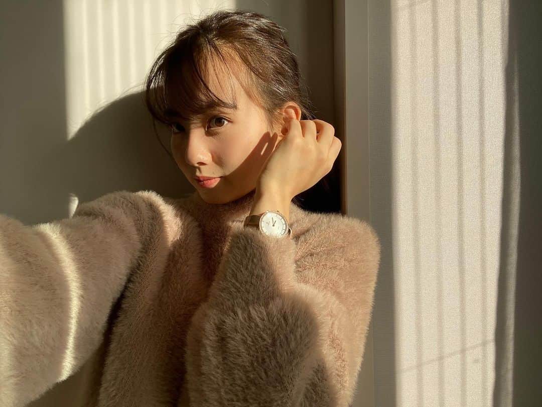 青山舞莉のインスタグラム：「今日はぽかぽかだったね☀️ ・ ・ ・  クーポンコード milez728で10%OFF #lobor #ロバー #腕時計 #時計 #手元倶楽部」