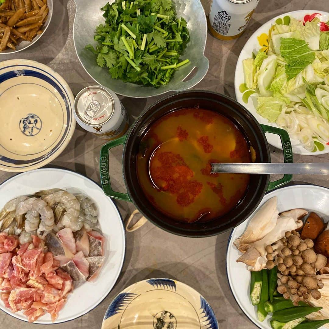 エダジュンさんのインスタグラム写真 - (エダジュンInstagram)「トムヤムクン鍋🇹🇭 ・ 友達と少人数の鍋を🍲 ・ レモングラス、バイマックルー、カー、ボムデンを入れて香り良く😊🙌 ・ 〆はトムヤムクンラーメン🍜😉 ・ #トムヤムクン #トムヤムクン鍋 #パクチー#パクチーボーイ #エダジュン」11月14日 19時13分 - edajun