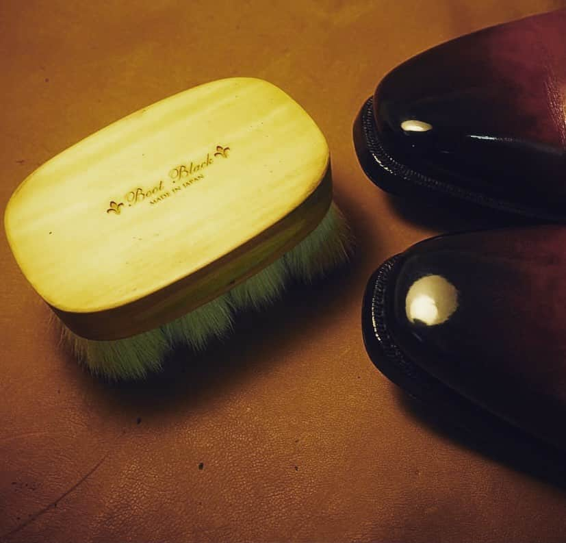 bootblack_officialさんのインスタグラム写真 - (bootblack_officialInstagram)「Final step of high shine with the Boot Black Finishing Brush by @gakuplus   #columbus#bootblack#finishingbrush#shoecare#shoeshine#shoepolish#shoegazing#shoestagram#mensshoes#mensfashion#leathershoes#highshine#madeinjapan#japanmade#japanmadeshoecare#japan#nagoya#gakuplus」11月14日 19時18分 - bootblack_official