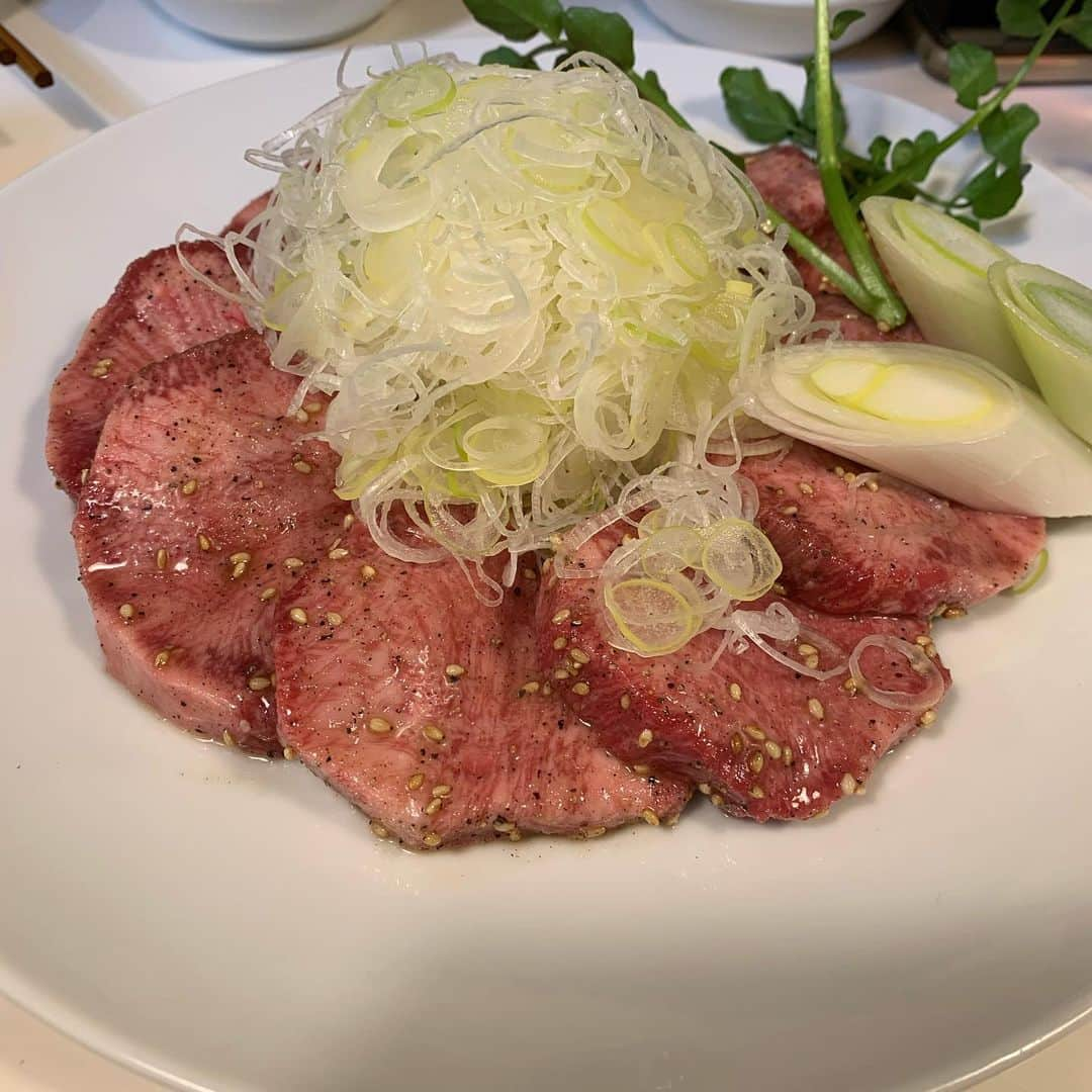 内山信二さんのインスタグラム写真 - (内山信二Instagram)「焼肉凛のタン塩😁😁😁  うま山〜‼️  何時間でも食べれる🙌🙌🙌  #焼肉 #凛 #うま山 #内山信二」11月14日 19時19分 - meetbowl2929