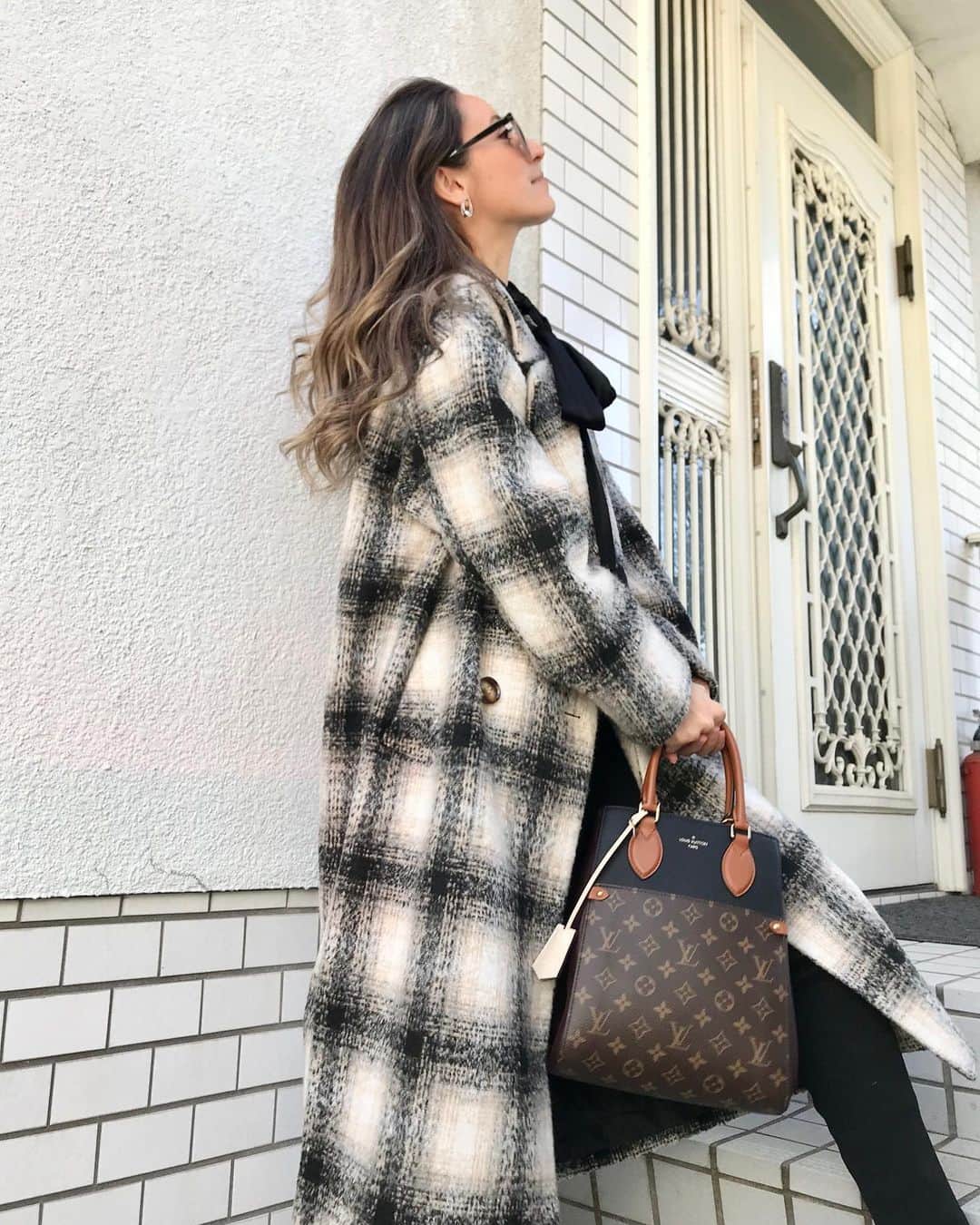 太田エイミーのインスタグラム：「Beautiful sunny weekend again in Tokyo 🍁my favorite season. Thank you @takeuchi2083 for the pretty highlighted balayage hair.   English speaking international hair salon in Tokyo.   https://brat-hair.com/en/  Or contact @takeuchi2083 for an appointment!」