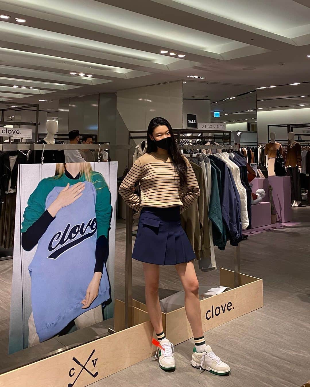 ペ・ユニョンさんのインスタグラム写真 - (ペ・ユニョンInstagram)「@cloveclub POP-UP STORE  갤러리아 WEST 3층에서 19일 까지 🤍」11月14日 19時25分 - mulan_bae