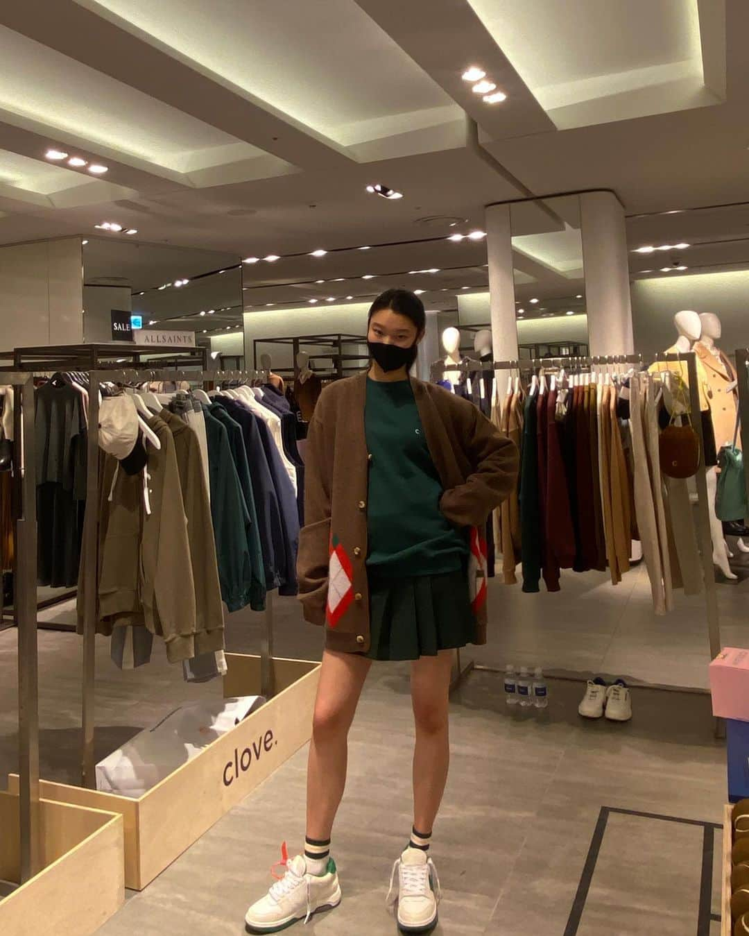 ペ・ユニョンさんのインスタグラム写真 - (ペ・ユニョンInstagram)「@cloveclub POP-UP STORE  갤러리아 WEST 3층에서 19일 까지 🤍」11月14日 19時25分 - mulan_bae