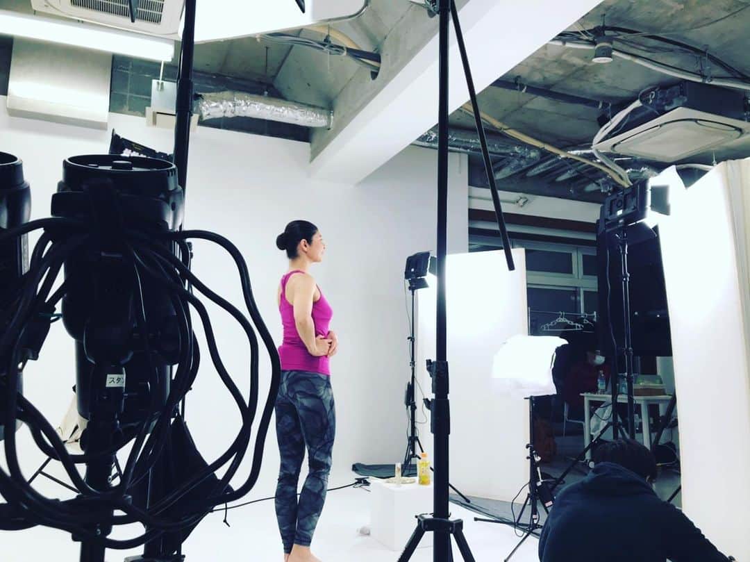 間々田佳子のインスタグラム：「撮影終了❣️ 今日はこれからラジオ  明日も一日撮影  気合いで乗り越えなきゃ🔥🔥🔥  #コアフェイストレーニング」