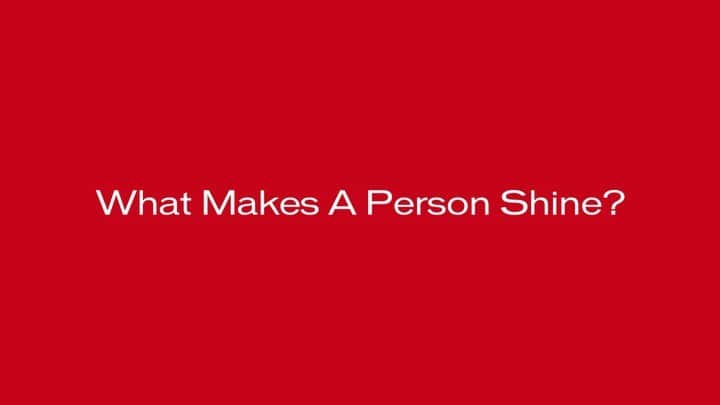 のインスタグラム：「💄舘鼻則孝×SHISEIDO💄﻿ ﻿ “CELEBRATE YOUR BEAUTIFUL MOMENT” をテーマに、SHISEIDO（@shiseido_japan）2020年に世界展開されるホリデーコレクションをコラボレーションアーティストとして、クリエイティブディレクションを舘鼻則孝が担当しました。﻿ ﻿ 舘鼻作品に描かれるアイコンでもある「雲」をモチーフにホリデーらしく華やかでアーティスティックなパッケージデザインになっています。﻿ ﻿ スキンケアのアルティミューンからメイキャップアイテムまで幅広く展開しています。﻿ ﻿ 店舗では、ショッパーなどもホリデーエディションとなっていますので、クリスマスギフトにもおすすめです。﻿ ﻿ ホリデースペシャルサイト﻿ https://brand.shiseido.co.jp/20aw-holiday.html﻿ ﻿ #NoritakaTatehana﻿ #SHISEIDO﻿ #ShiseidoHoliday﻿ #ALIVEwithBeauty﻿ ﻿ @shiseido﻿ @shiseido_japan﻿ ﻿ -﻿ ﻿ Press Release﻿ ﻿ アーティスト舘鼻則孝氏とコラボレートした「SHISEIDO」ホリデーコレクション数量限定発売﻿ ﻿ 唐草と雲間を繊細なタッチでモダンに表現したオリジナルデザインの美容液など４品﻿ ﻿ 資生堂は、世界88の国と地域で展開している「SHISEIDO」より、2020年AWのホリデーコレクション【全4品目6品種】を、2020年11月1日(日）から、世界各国で順次数量限定発売します。国内では全国のデパートを中心とした約380店と、SHISEIDOオフィシャルサイト、資生堂の総合美容サイト「ワタシプラス」で発売します（発売元：株式会社資生堂インターナショナル）。」