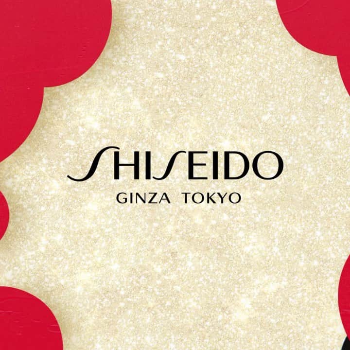 のインスタグラム：「💄舘鼻則孝×SHISEIDO💄﻿ ﻿ “CELEBRATE YOUR BEAUTIFUL MOMENT” をテーマに、SHISEIDO（@shiseido_japan）2020年に世界展開されるホリデーコレクションをコラボレーションアーティストとして、クリエイティブディレクションを舘鼻則孝が担当しました。﻿ ﻿ 舘鼻作品に描かれるアイコンでもある「雲」をモチーフにホリデーらしく華やかでアーティスティックなパッケージデザインになっています。﻿ ﻿ スキンケアのアルティミューンからメイキャップアイテムまで幅広く展開しています。﻿ ﻿ 店舗では、ショッパーなどもホリデーエディションとなっていますので、クリスマスギフトにもおすすめです。﻿ ﻿ ホリデースペシャルサイト﻿ https://brand.shiseido.co.jp/20aw-holiday.html﻿ ﻿ #NoritakaTatehana﻿ #SHISEIDO﻿ #ShiseidoHoliday﻿ #ALIVEwithBeauty﻿ ﻿ @shiseido﻿ @shiseido_japan﻿ ﻿ -﻿ ﻿ Press Release﻿ ﻿ アーティスト舘鼻則孝氏とコラボレートした「SHISEIDO」ホリデーコレクション数量限定発売﻿ ﻿ 唐草と雲間を繊細なタッチでモダンに表現したオリジナルデザインの美容液など４品﻿ ﻿ 資生堂は、世界88の国と地域で展開している「SHISEIDO」より、2020年AWのホリデーコレクション【全4品目6品種】を、2020年11月1日(日）から、世界各国で順次数量限定発売します。国内では全国のデパートを中心とした約380店と、SHISEIDOオフィシャルサイト、資生堂の総合美容サイト「ワタシプラス」で発売します（発売元：株式会社資生堂インターナショナル）。」