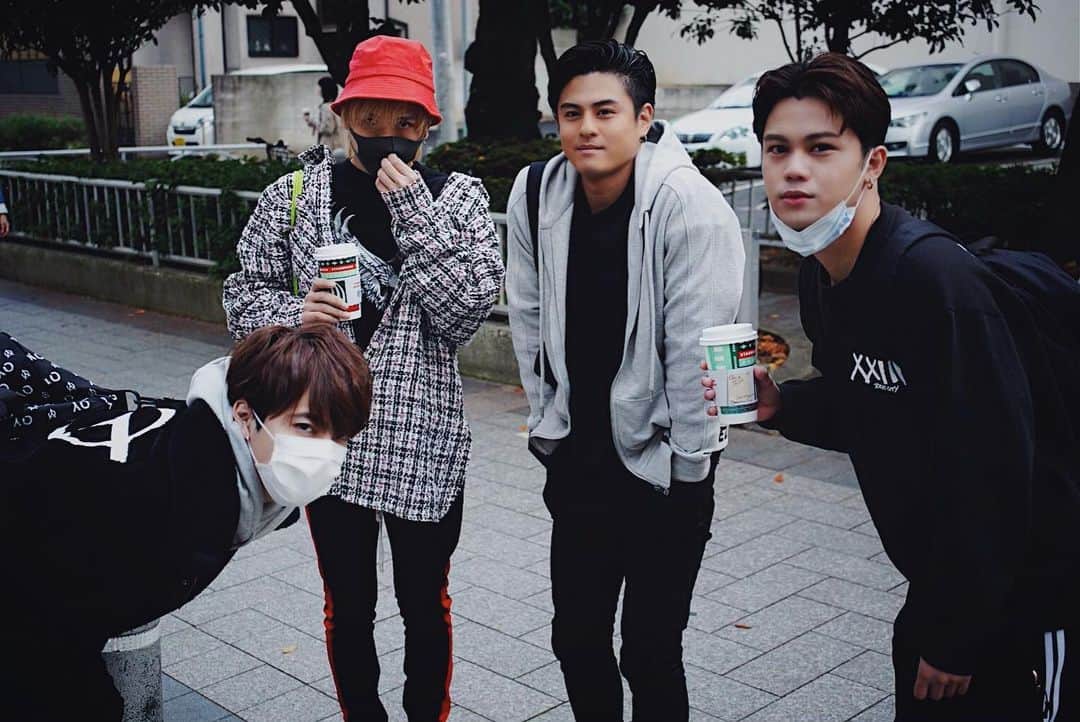 YUTAのインスタグラム：「friends✌️  #UNIONE #YUTA  #all_shots #art #blackandwhite #capture #color #composition #exposure #focus #moment #snapshot #写真部　#写真好きと繋がりたい」