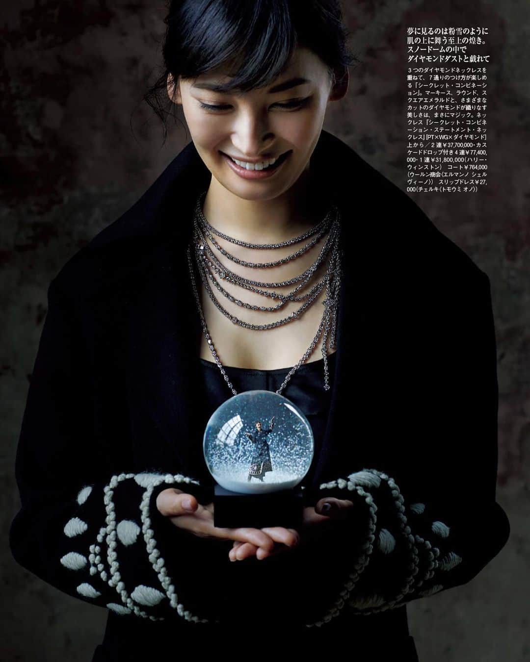 大政絢さんのインスタグラム写真 - (大政絢Instagram)「@precious.jp  ダイヤモンドの輝きに助けられながら撮影をした日 本当に美しくパワーがもらえます💠 スノードームの中はポージングをして、小さくなった私です🙌気づいてもらえたかな？ #precious#preciousmagazine」11月14日 19時45分 - aya_omasa_official