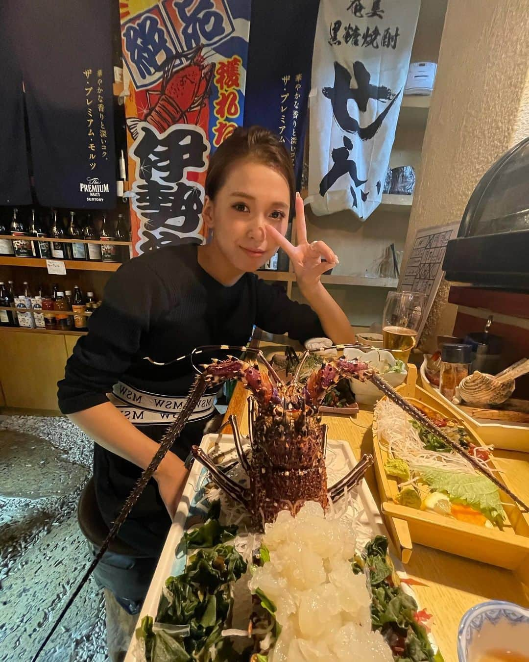 MOMOKAさんのインスタグラム写真 - (MOMOKAInstagram)「奄美大島で食べた伊勢海老は 最高に美味しかった😭✨💞 なにより、でかい！！！（笑） . ご馳走様でした😌🙏🏽 . #愛 #感謝 ってタグつけるやつ大体胡散臭い」11月14日 19時51分 - _chan_momo03