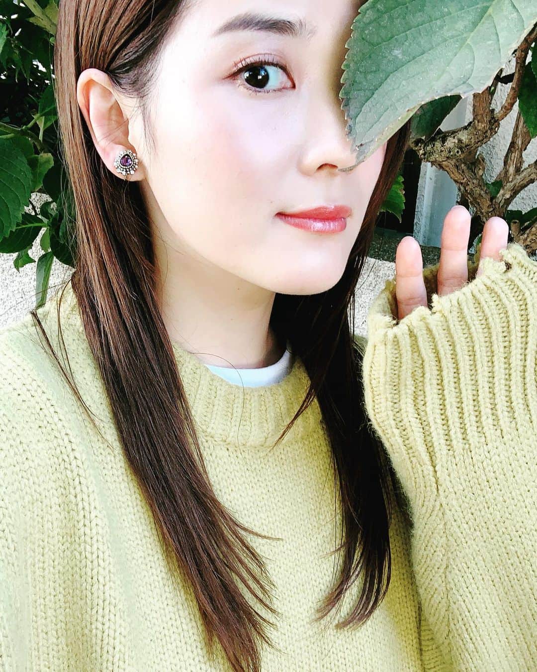 亜希子さんのインスタグラム写真 - (亜希子Instagram)「新しいセーターを通販で購入し着用してみたところ、猛烈に辛子蓮根が食べたくなり、頭を抱えております👨‍🚀(この色が気に入って、謎に予約までして待機してしまった)」11月14日 19時51分 - akiko_ohki
