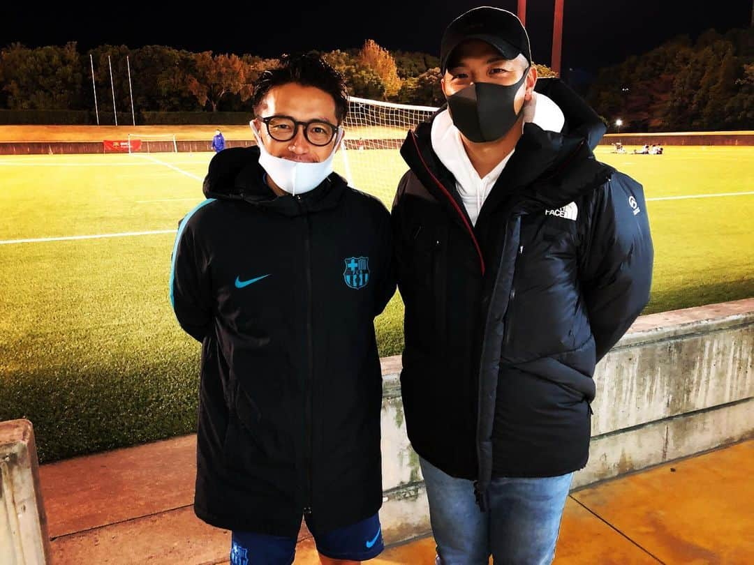 HAYATOさんのインスタグラム写真 - (HAYATOInstagram)「福岡県にあるFCバルセロナのアカデミーへ⚽️🇪🇸  ファイヤーボールからのアルゼンチン留学からのバルサの岡崎コーチと📸  今回も色々と勉強になりました😃  色々な出会いや繋がりに感謝です✨  Gracias‼️バルサ‼️  #BRIDGET   #HAYATO   #japan  #岐阜県  #東濃  #恵那市  #FCバルセロナ  #バルサアカデミー福岡校  #スポーツ  #サッカー  #フットサル  #フットゴルフ  #恵那スポーツ  #恵那サッカー  #恵那フットサル  #恵那フットゴルフ  #仲間  #サッカー部  #サッカー女子  #サッカー少年  #サッカー好きな人と繋がりたい  #風景  #写真  #インスタ映え  #follow  #likeforlike  #football  #soccer  #14  #gratefuldays」11月14日 19時53分 - bridget_hayato