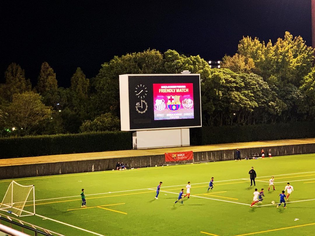 HAYATOさんのインスタグラム写真 - (HAYATOInstagram)「福岡県にあるFCバルセロナのアカデミーへ⚽️🇪🇸  ファイヤーボールからのアルゼンチン留学からのバルサの岡崎コーチと📸  今回も色々と勉強になりました😃  色々な出会いや繋がりに感謝です✨  Gracias‼️バルサ‼️  #BRIDGET   #HAYATO   #japan  #岐阜県  #東濃  #恵那市  #FCバルセロナ  #バルサアカデミー福岡校  #スポーツ  #サッカー  #フットサル  #フットゴルフ  #恵那スポーツ  #恵那サッカー  #恵那フットサル  #恵那フットゴルフ  #仲間  #サッカー部  #サッカー女子  #サッカー少年  #サッカー好きな人と繋がりたい  #風景  #写真  #インスタ映え  #follow  #likeforlike  #football  #soccer  #14  #gratefuldays」11月14日 19時53分 - bridget_hayato