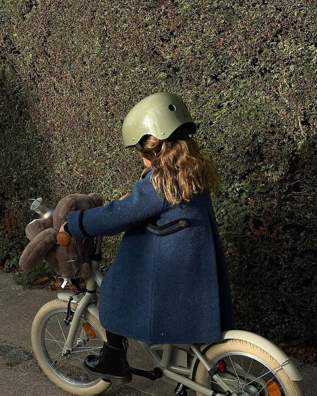 Mathilde Goehlerのインスタグラム：「Little munchkin 🌈」
