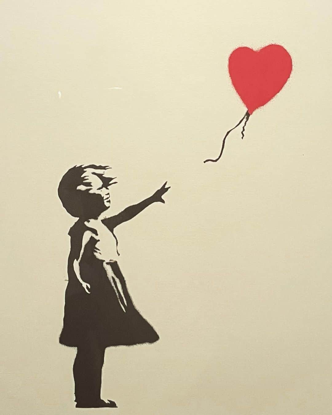 田代裕美恵さんのインスタグラム写真 - (田代裕美恵Instagram)「🎈 . . Girl with ballon. . . 髪の毛上手になびかせれた🥴笑 . . #banksy #banksyexhibition」11月14日 19時57分 - yumie_