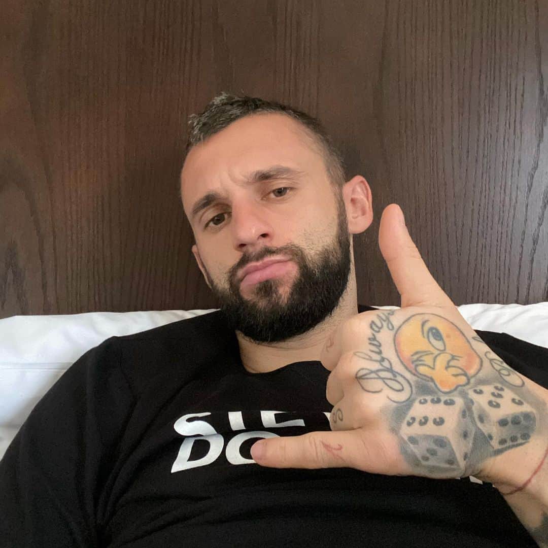 マルセロ・ブロゾビッチのインスタグラム：「Sempre positivo! 🦠 🦠 🦠」