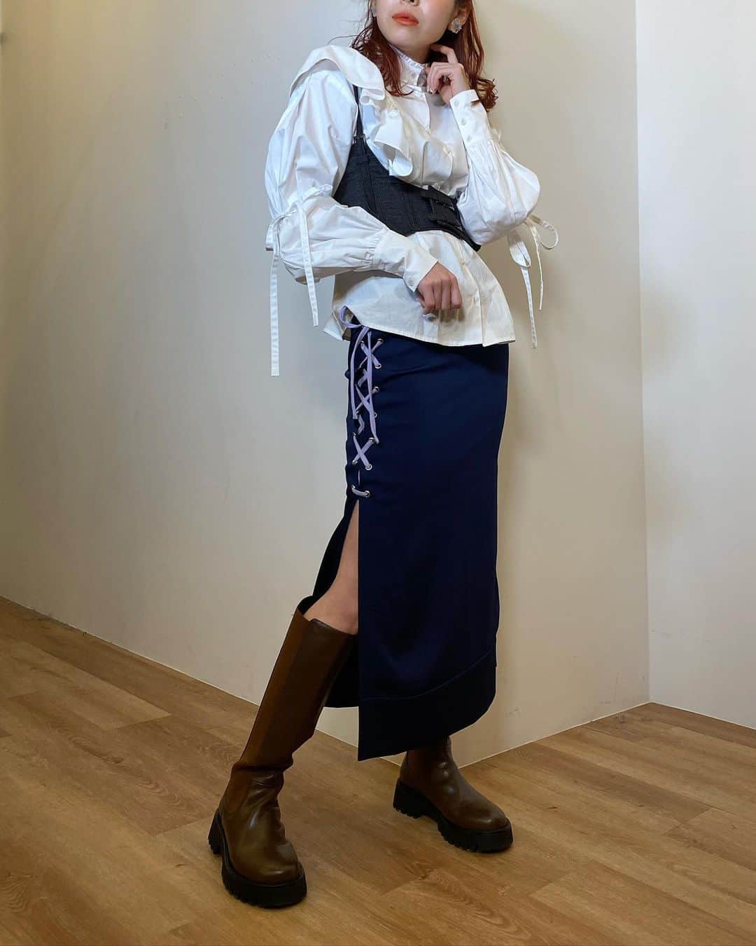 瀬戸あゆみさんのインスタグラム写真 - (瀬戸あゆみInstagram)「リストックインスタライブ、ありがとうございました🌼 わたしが着ているブラウスのホワイトは完売してしまいましたが、いま見たらミントカラーは1点、レモンイエローはまだあるみたいです❤︎  ハーネスベルトとスカートはまだあるよ！ お早めにね💠  #dearsisterhood #ayumi_outfit」11月14日 20時00分 - setoayumi