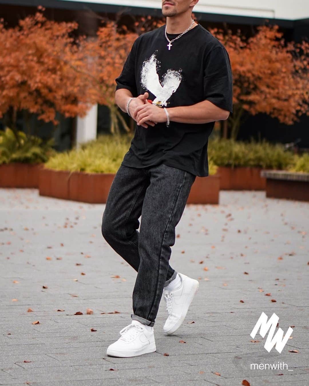 Men Withのインスタグラム：「Cool outfit worn by our dear friend @who.is.markus 👌🏽 #menwithstreetstyle」