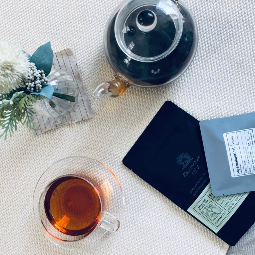 旅色さんのインスタグラム写真 - (旅色Instagram)「＼＼ 旅色が選ぶ " お取り寄せ "／／ 【和紅茶専門店レインブラントティー🌿】  最近話題の国産紅茶＝和紅茶を専門に扱うオンラインショップ☕ 和紅茶の歴史は明治に始まるといわれ、 世界に誇れる品質を秘めています。 日本全国の茶師たちが生み出した、 バラエティ豊かな和紅茶の魅力を伝えたい想いから立ち上げられました。  自分に合った ”自分だけの和紅茶”  見つけてみませんか🌱  -------------------------------------  「新茶2020販売スタートキャンペーン」実施中！ 【キャンペーン内容】 ・3,240円以上（税込）のお買い上げで、送料無料 ・通常5％のお買い上げポイントが、８％にアップ  大変お買い得な期間となっているので、 ぜひお見逃しなく♩  -------------------------------------  ﻿詳細は【旅色】に掲載中！ ▷▶︎▷@tabiiro  https://tabiiro.jp/otoriyose/s/310489-yokohama-rainbrant-tea/  #レインブラントティー　#和紅茶専門店レインブラントティー　#和紅茶　#紅茶　#新茶　#国産紅茶　#紅茶専門店通販　#茶葉　#オンラインショップ　#レインブラントティー　#ギフト　#お取り寄せ　#お取り寄せグルメ　#プレゼント」11月14日 20時00分 - tabiiro