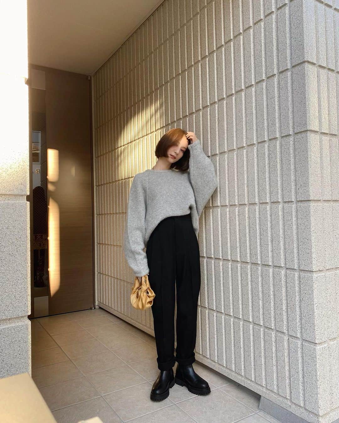 佐藤涼実さんのインスタグラム写真 - (佐藤涼実Instagram)「today's #ootd モヘアニット×ウエストベルトテーパンドパンツ サイドゴアブーツで外しています♡   knit @louren__official  pants @louren__official  shoes @cosstores_jp  bag @therow」11月14日 20時02分 - suzumi_sato