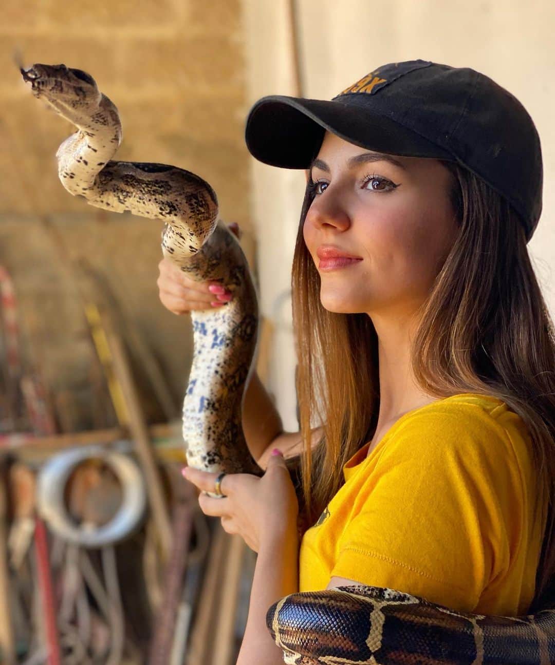 ヴィクトリア・ジャスティスのインスタグラム：「“We go through life. We shed our skins. We become ourselves.”- Patti Smith 🐍   More to come soon from my incredibly magical day at @cornellskop 🙏🏼」