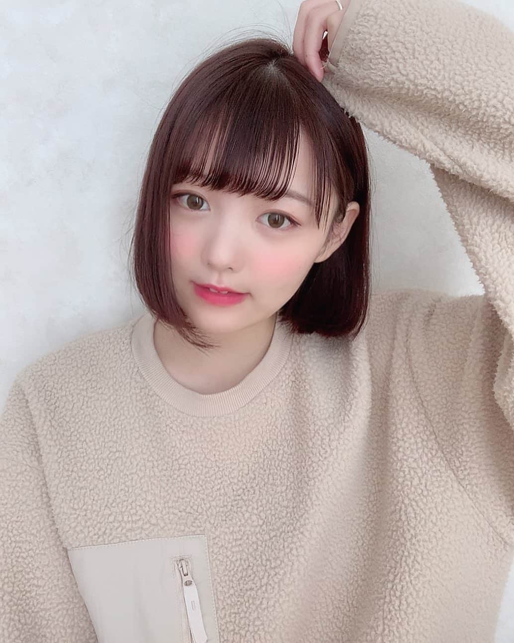 みさねのインスタグラム：「ㅤ 髪切った🥺💕 ㅤ 今回も @takanashi_game さんにお願いした❣️ ㅤ 服はGU🐉 ㅤ @imme_official_ でも投稿するけん見てねー！ ㅤ #ボブ #ボブアレンジ #ボブヘアアレンジ #カット #gu #guコーデ #メイク #ImMe」
