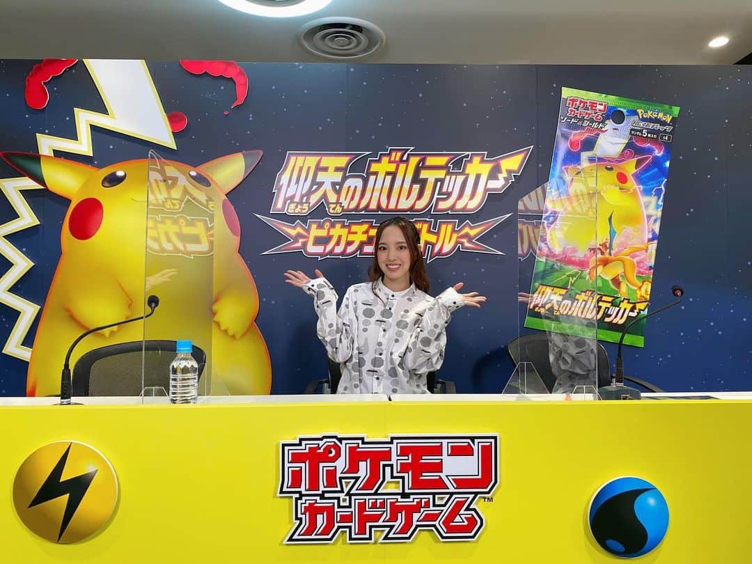 飯窪春菜のインスタグラム：「「仰天のボルテッカー ピカチュウバトル」 参加させて頂きました！ ・ 私はガラルヒヒダルマとモスノウ、インテレオンで構築したデッキにしました💨 ・ 運悪く、回転せず本来やりたい動きが出来なかったのがすっっっごく悔しかったけど…！ 見ているだけでも手に汗握りながらハラハラドキドキ楽しめました☺️ みんなの輪が広がる、ポケモンカード最高！🌼 またこういうイベントに参加できるよう頑張りますっ！！ #ポケモンカード  #ポケカ  #仰天のボルテッカー  #ピカチュウ バトル」