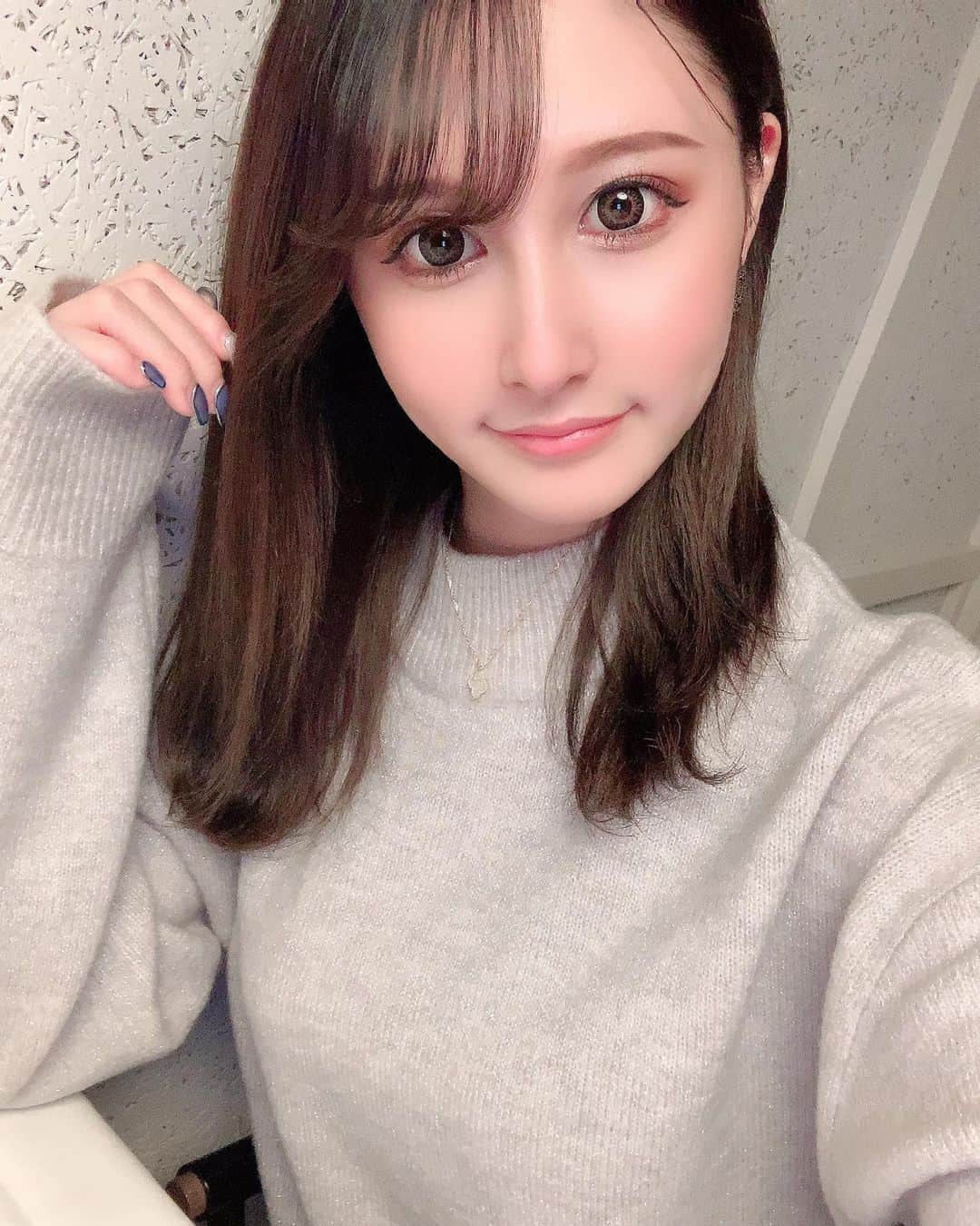 fuukaのインスタグラム：「. 普通の自撮りももたまには😘 . . #ニット #ラメニット #冬コーデ #クリスマス #前髪 #シースルーバング #名古屋 #栄 #岐阜 #東海」