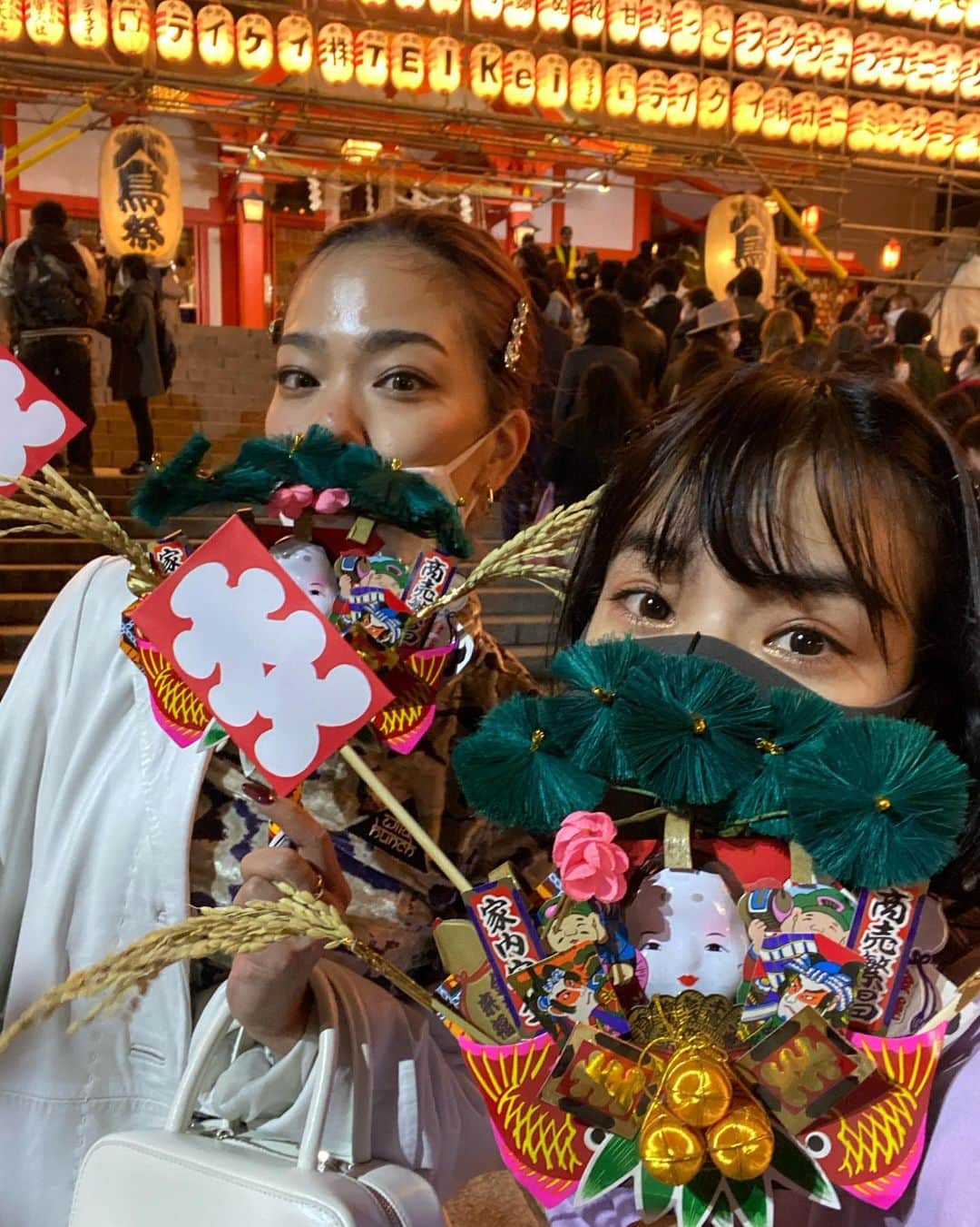 長澤メイさんのインスタグラム写真 - (長澤メイInstagram)「毎年恒例の酉の市⛩💕 商売繁盛‼️ 今年もありがとうございました🥰 来年もお仕事がんばる🦋 #花園神社 #酉の市 #商売繁盛」11月14日 20時19分 - xxmeixx1208