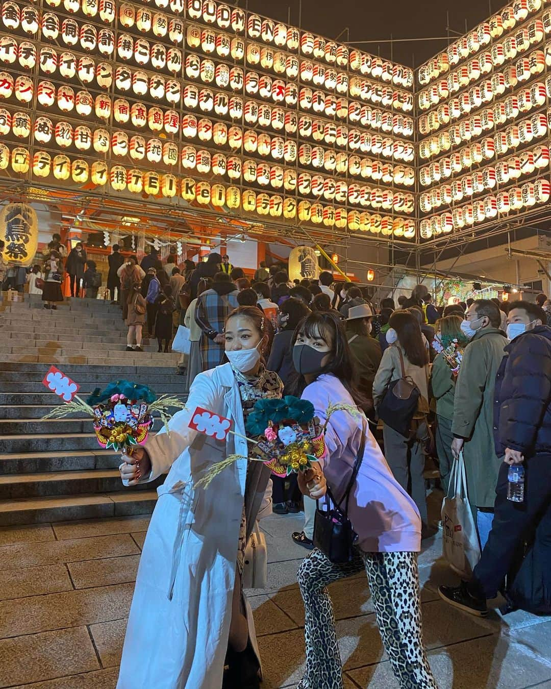 長澤メイさんのインスタグラム写真 - (長澤メイInstagram)「毎年恒例の酉の市⛩💕 商売繁盛‼️ 今年もありがとうございました🥰 来年もお仕事がんばる🦋 #花園神社 #酉の市 #商売繁盛」11月14日 20時19分 - xxmeixx1208