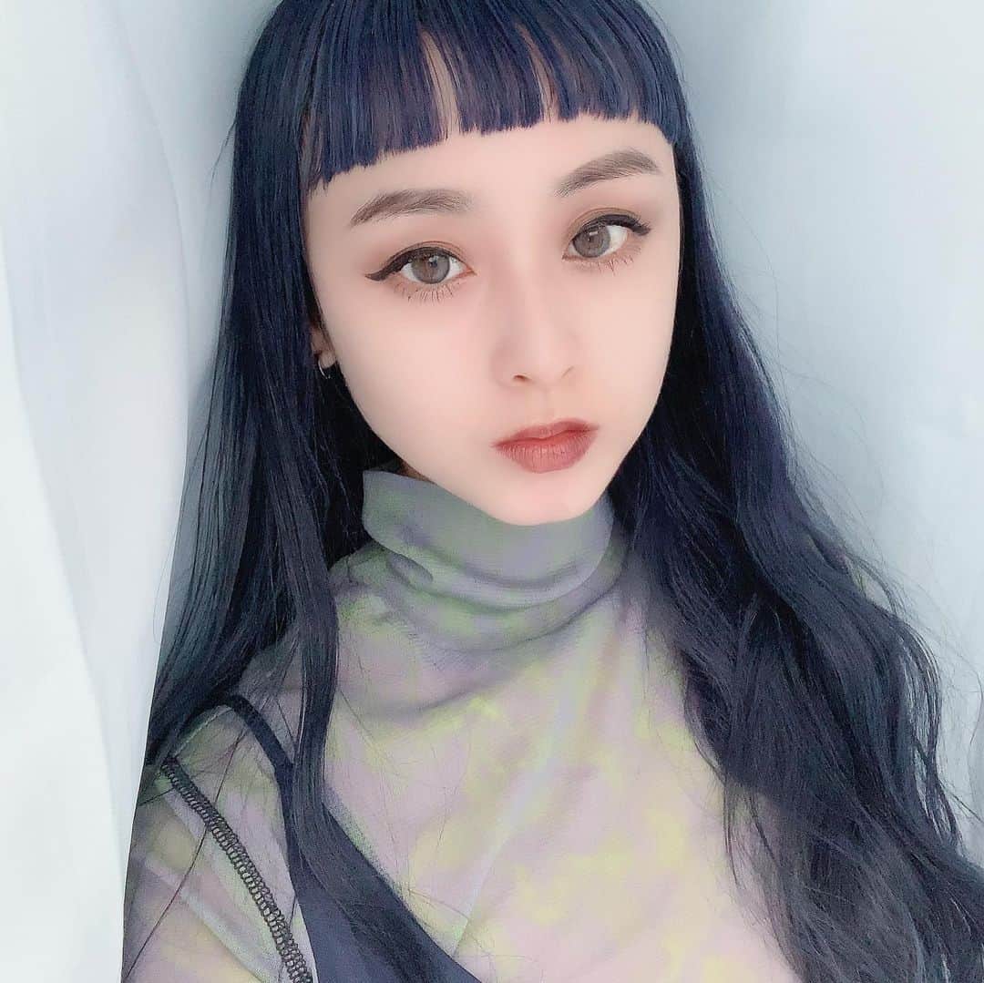 aoiのインスタグラム：「この前の写真でつけてたのは @jins_1daycolor のカラコン👀 わたしはSKY GRAYをつけてみました。 パッケージがかわいくて選ぶのがたのしい！ 瞳が綺麗に見えるし、シンプルで使いやすい💎  #jins1daycolor #jins #カラコン #pr」