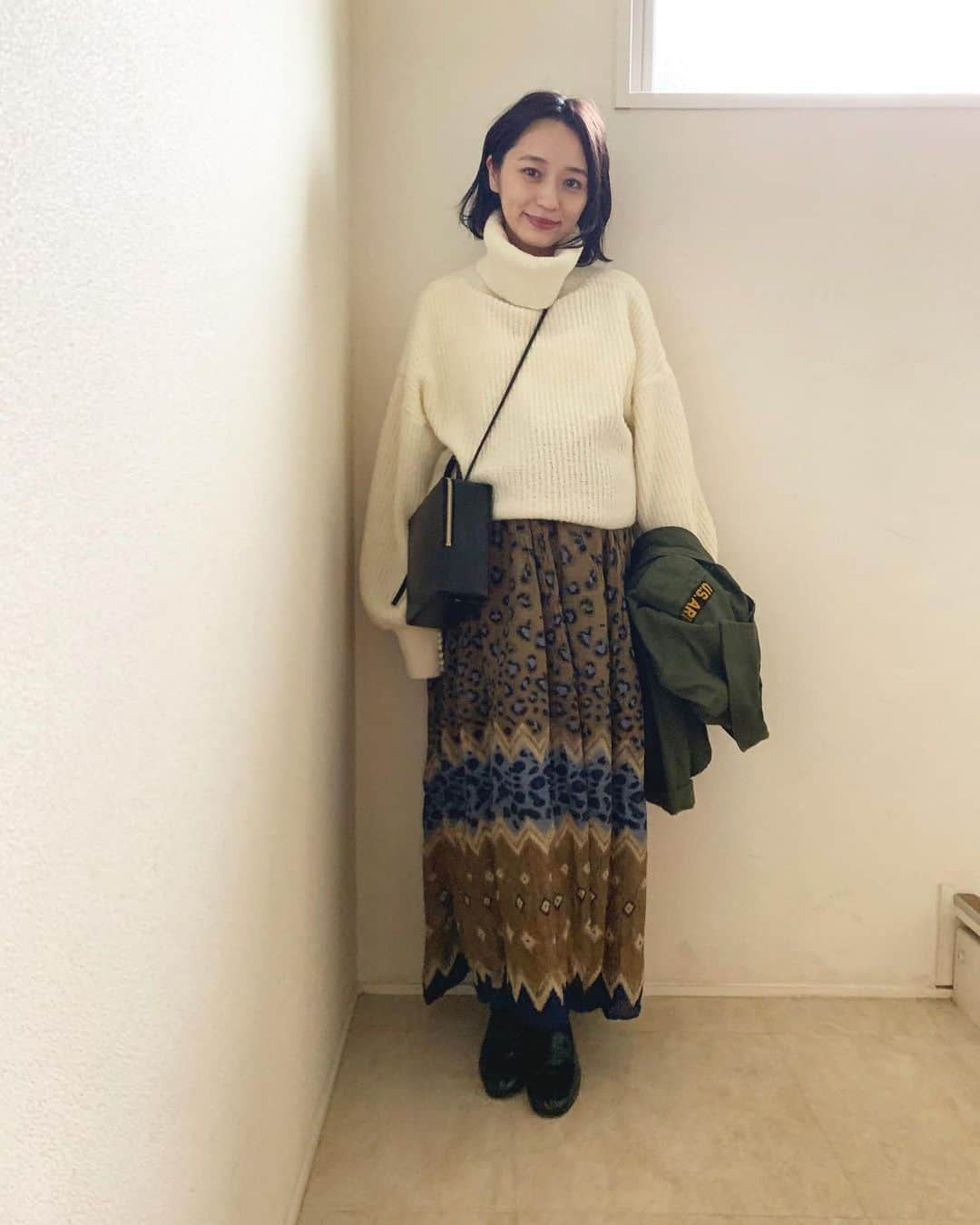 江本るり恵さんのインスタグラム写真 - (江本るり恵Instagram)「私服♥︎ ジャケット 古着 ニット @nire_tokyo  スカート 古着 靴 PASCUCCI 鞄 @buildingblock  #古着 #nire」11月14日 20時25分 - emotorurie