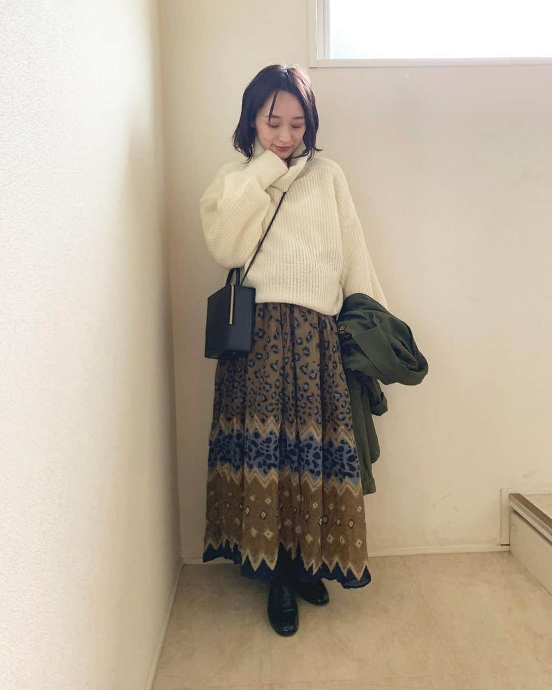 江本るり恵さんのインスタグラム写真 - (江本るり恵Instagram)「私服♥︎ ジャケット 古着 ニット @nire_tokyo  スカート 古着 靴 PASCUCCI 鞄 @buildingblock  #古着 #nire」11月14日 20時25分 - emotorurie