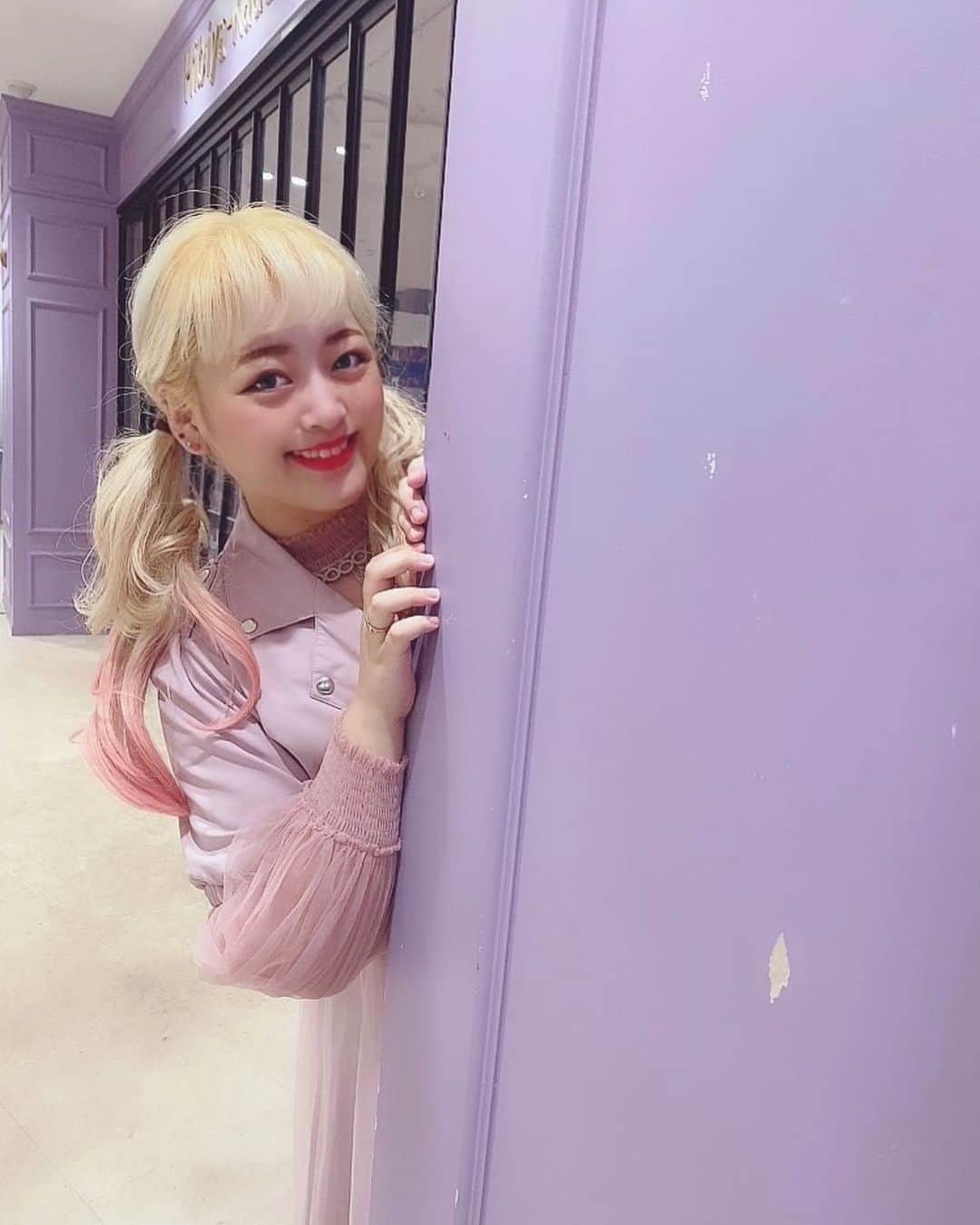 のインスタグラム：「🦄💖🎀🦄💖🎀🦄💖🎀🦄💖🎀 . かわちいとこからの ピンクの呼吸😾💖 壱ノ型🎀体型隠し😂✌️ . #ピンク星人生存確認 . . 顔から下がまじ別人すぎて カメラマンさんにも 「取ってつけたみたい」って 言われるんじわるwwwww なんか腹から下膨らんでて ごめんな！ってwww . 痩せろ〜🤣🥺🤣🥺🤣🥺💔 . . . #pinkfashion #pinkhair #pinkprada #prada #harajukufashion #harajukustyle #japanesegirl #ピンクが好き #ピンクが可愛い #ピンクが好きな人と繋がりたい #ピンク星人 #ピンクコーデ #ピンク大好き #ピンクが人生　#人生がピンク　#ウォーキングしてる  #ウォーキング復活 #ダイエット 停滞期抜けたいけど抜け方知りたい #ダイエット方法 #募集 #産後ダイエット 未知すぎる」
