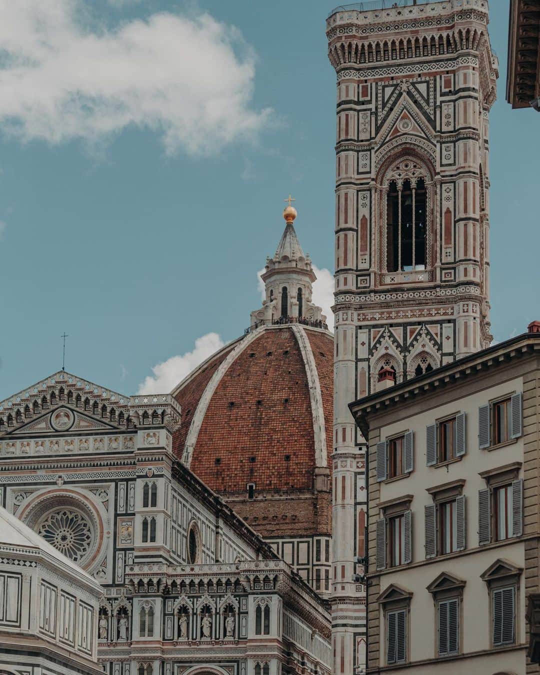 Putri Anindyaのインスタグラム：「Patterns of Florence //  For the love of history and architecture, you should zoom it. It was begun in 1296 and finally Cattedrale di Santa Maria del Fiore structurally completed in 1436. I think this Florence Cathedral is really iconic and pop up as one of the most beautiful landmark in the world.   Oh man, I do miss travels.」