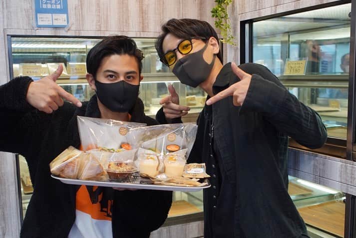 YUTAのインスタグラム：「お魚屋さんの中にあるケーキ屋さん🎂 湯河原にあるので、こちらへお越しの時は是非！！ 人気の為、早めの時間帯に行くのがオススメです！ すごく美味しいよ！俺も地元へ帰った時はよく食べてます😙✌️」