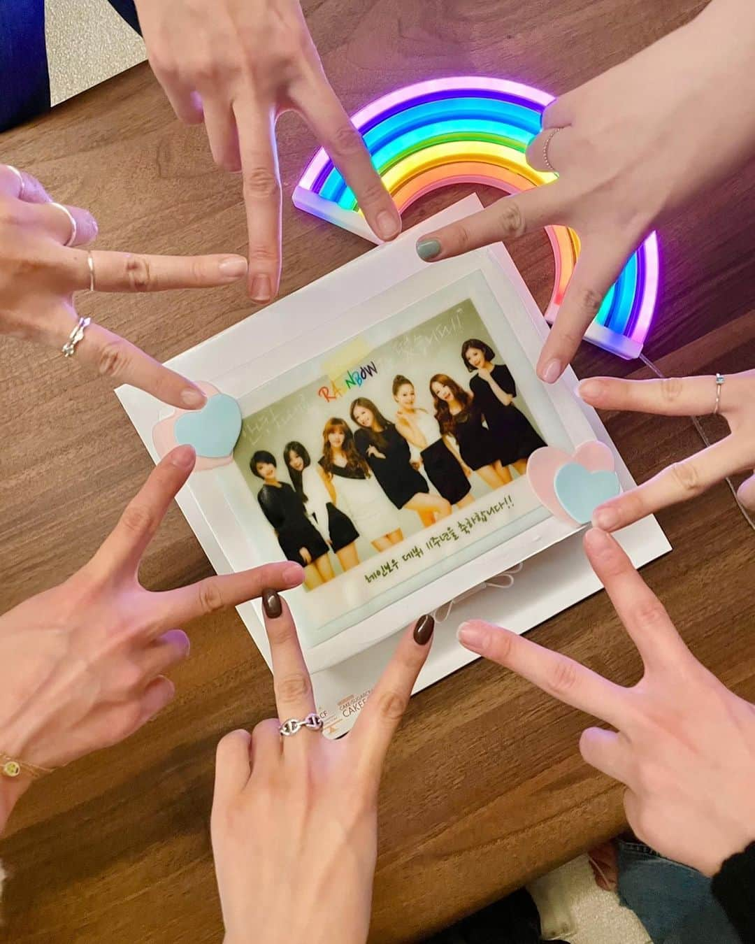 チョン・ユネ さんのインスタグラム写真 - (チョン・ユネ Instagram)「#Rainbow #Rainnous #11주년 #🌈 #사랑해」11月14日 20時49分 - yoonhye.chung