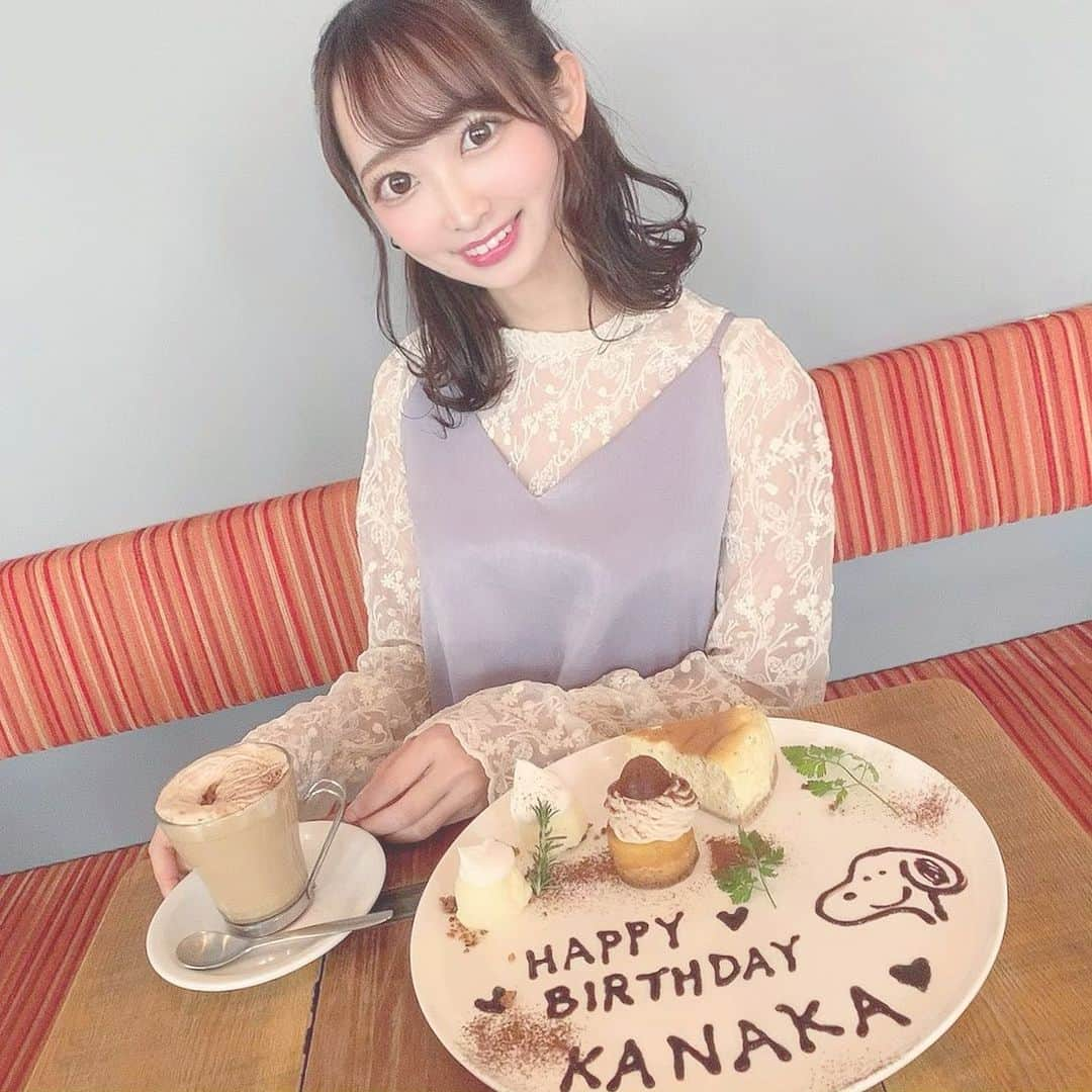 KANAKAさんのインスタグラム写真 - (KANAKAInstagram)「まなみんがお祝いしてくれた♡  おいしかった〜🤤💕  毎年ステキなプレゼントとお手紙ありがとう💭  いつもほんとにありがとう、これからもよろしくね👩‍❤️‍👩  このかわいいレースのトップスは @as.meee.official さんの🥰  首元も袖もかわいすぎ〜🥺  冬もニットの中に着ようっと✨  #バースデープレート #snoopy #スヌーピー #アズミー #4℃ #ヨンドシー #ブレスレット #canikafe #canikafe_osaka #1111」11月14日 20時54分 - canika_1111