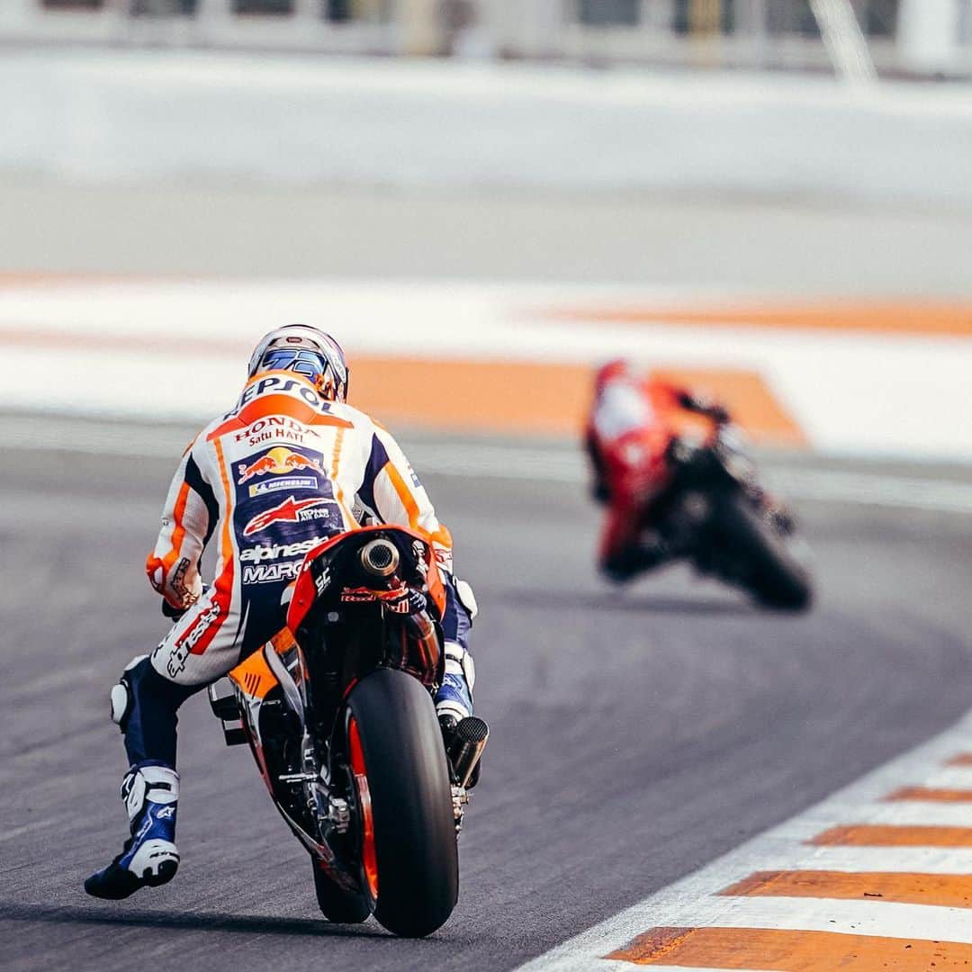 レプソル・ホンダのインスタグラム：「Sliiiiiding into Saturday at the #ValenciaGP」