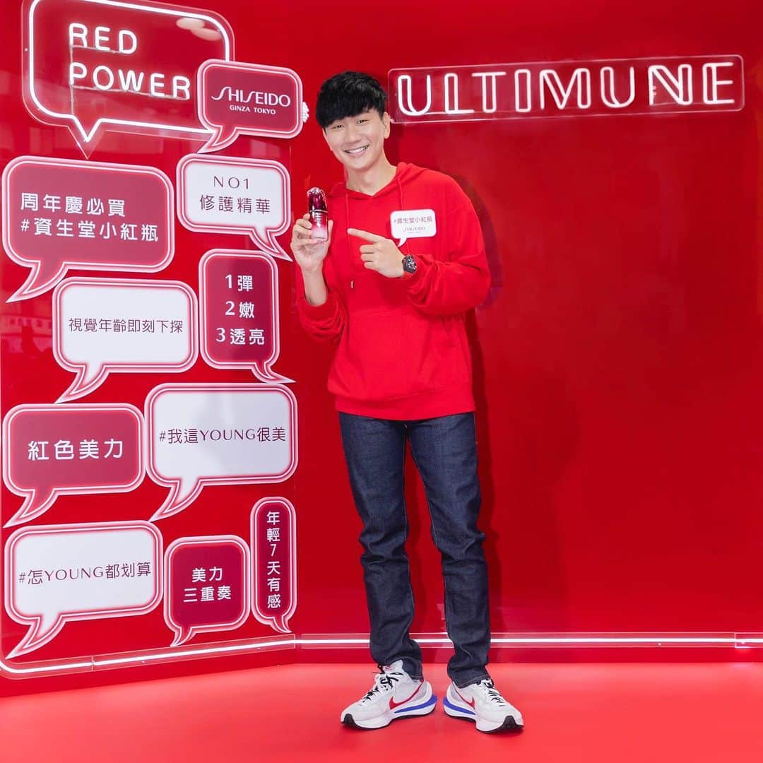 林俊傑のインスタグラム：「感謝#資生堂小紅瓶 ，讓我能夠帶著最燦爛的笑容面對每個人！好久沒有這樣出來跟大家見面了，超級想念！  #redpower」