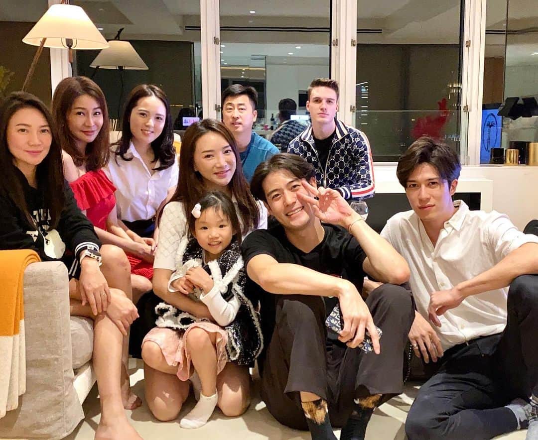 のインスタグラム：「Thank you guys so so much the dinner was the best I’ve had ❤️🥰 #bday」