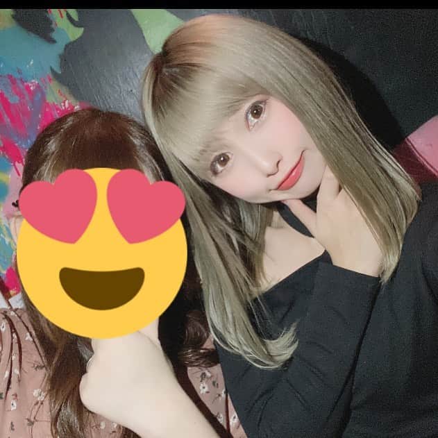 うららのインスタグラム：「出勤してます！ 酉の市行きたかったな🤔  #新宿 #歌舞伎町 #歌舞伎 #歌舞伎町キャバ嬢 #キャバ嬢 #キャバクラ #キャバ #金髪 #ストレートヘア #ストレート #お酒好き女子 #お酒 #お酒好き #酒」